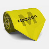 Geel donkerombre geometrisch maaspatroon Monogram Stropdas (Opgerold)