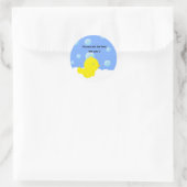Geel Eendje in bubbelbad baby shower sticker (Tas)