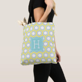 Geel en Aqua Geometrisch Patroon en Monogram Tote Bag (Dichtbij)
