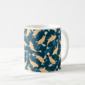 Geel en blauw patroon - Koi Fish Koffiemok (Voorkant rechts)