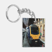 Geel en blauw trein, op station York Sleutelhanger (Voorkant Links)