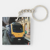 Geel en blauw trein, op station York Sleutelhanger (Achterkant)