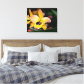Geel en bruin orchidee canvas afdruk (Insitu (Slaapkamer))