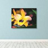 Geel en bruin orchidee canvas afdruk (Insitu (Houten vloer))