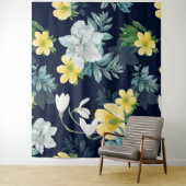 Geel en grijs bloemmotief wandkleed (In situ)