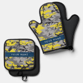 Geel en grijs Camouflage Jouw naam Personaliseren Ovenwant & Pannenlap Set (Voorkant / Achterkant)