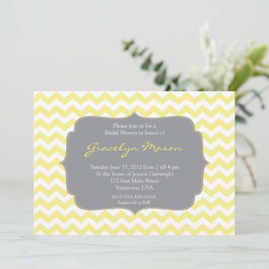 Geel en grijs Cheveron Shower Invitation Kaart (Staand voorkant)