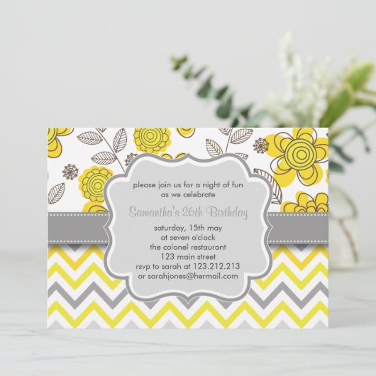 Geel en grijs Chevron Floral Modern Birthday Party Kaart (Staand voorkant)