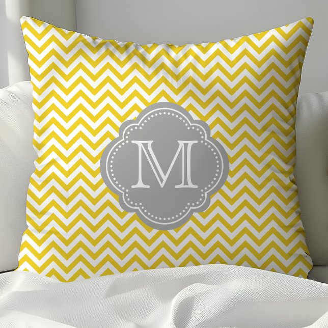 Geel en grijs chevron met monogram kussen (Creator heeft geüpload)
