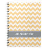 Geel en grijs Chevron Spiral Notebook Journal Notitieboek (Voorkant)