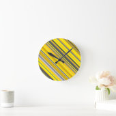 Geel en grijs diagonaal lijnen/strips patroon ronde klok (Huis)
