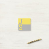 Geel en grijs Matig Initiaal Monogram Post-it® Notes (Op bureau)