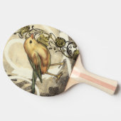 Geel en groen vogel op  achtergrond tafeltennisbatje (Zijkant)