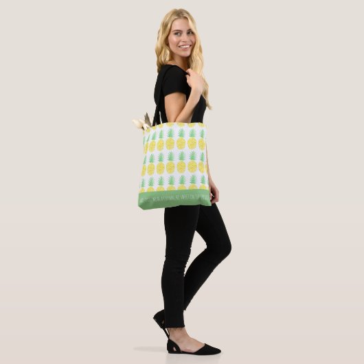 Geel en groen Waterverf ananassologram Tote Bag (Op model)