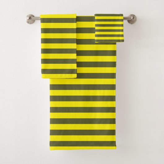 Geel en leger Groene Stripes Bad Handdoek (Insitu)