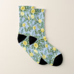 Geel en Licht Blauw Roos  Lentweduwen Sokken<br><div class="desc">Mooie lichtblauwe achtergrond met gele rozen maakt een prachtig  veer bloemontwerp voor je bruiloft of evenement.</div>