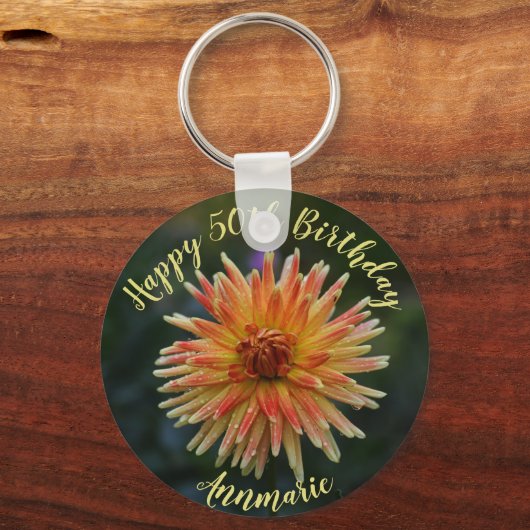 Geel en Oranje Dahlia Happy 50th Birthday Sleutelhanger (Voorkant)