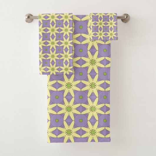Geel en paars geometrisch bloemmotief bad handdoek (Insitu)