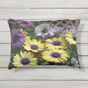 Geel en Paarse African Daisies Outdoor Pillow Buitenkussen