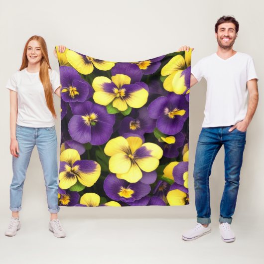 Geel en Paarse Pansy Flowers Fleece Deken (In situ)