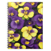 Geel en Paarse Pansy Flowers Notitieboek (Voorkant)
