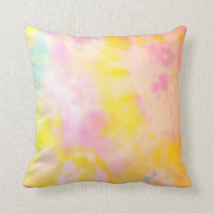 Geel en roze met tie-dye geverfde kussen
