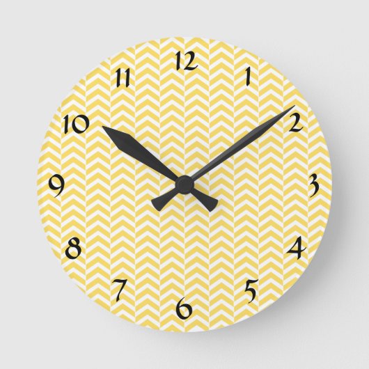 Geel en wit Chevron Pattern Ronde Klok (Voorkant)