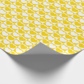 Geel en wit, met hart bekeken cadeaupapier (Hoek)