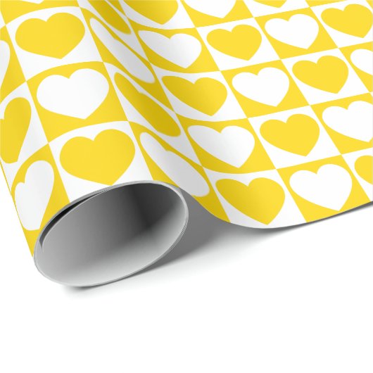 Geel en wit, met hart bekeken cadeaupapier (Rol Hoek)