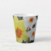 Geel en wit Narcissus Floral Latte Mok (Voorkant)