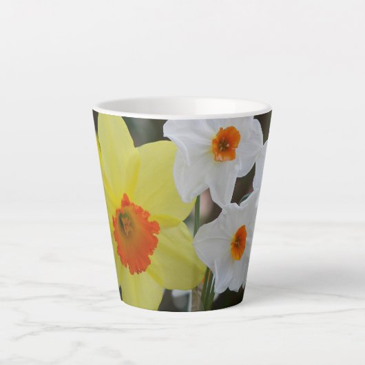 Geel en wit Narcissus Floral Latte Mok (Voorkant)