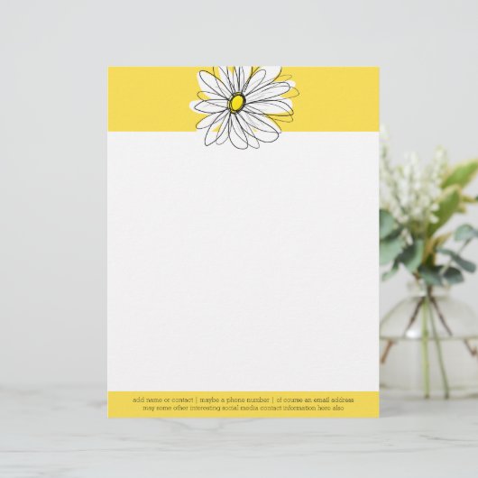 Geel en Witte Whimsical Daisy met de Tekst van de Custom Briefhoofd (Staand voorkant)