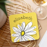 Geel en Witte Whimsical Daisy met de Tekst van de  Kartonnen Onderzetters<br><div class="desc">Een zand en griezelig stuk van hipster. Je kunt een naam,  een monogram of een andere aangepaste tekst toevoegen. Als u de kunst rond moet bewegen,  klik op de aanpassingsknoop om veranderingen aan te brengen.</div>