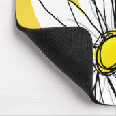 Geel en Witte Whimsical Daisy met de Tekst van de Muismat (Hoek)