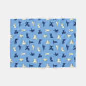 Geel en zwart Lab Puppies op blauwe achtergrond Fleece Deken (Voorkant (Horizontaal))