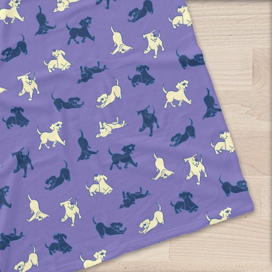 Geel en zwart Lab Puppies op Paarse achtergrond Fleece Deken