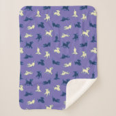 Geel en zwart Lab Puppies op Paarse achtergrond Sherpa Deken (Voorkant)