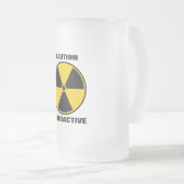 Geel en zwart van de radioactieve kernreactor matglas bierpul (Voorkant rechts)