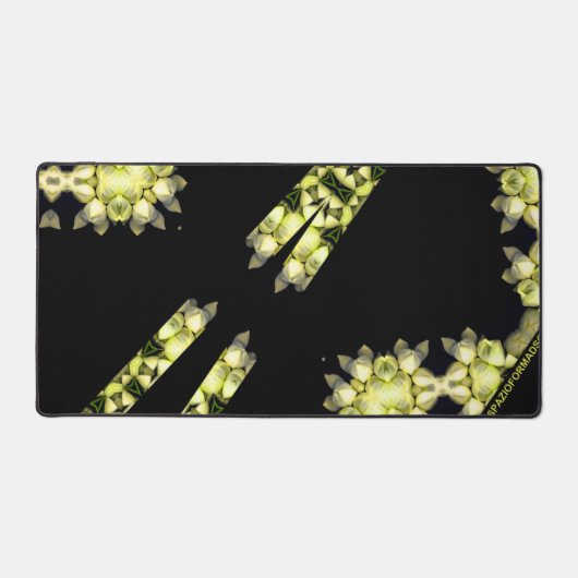 Geel gebroken hart in zwart van zilver bureaumat (Voorkant)