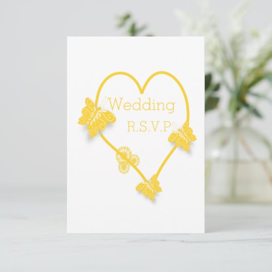 Geel gekleurde vlinder hart ontwerp bruiloft RSVP kaartje (Staand voorkant)