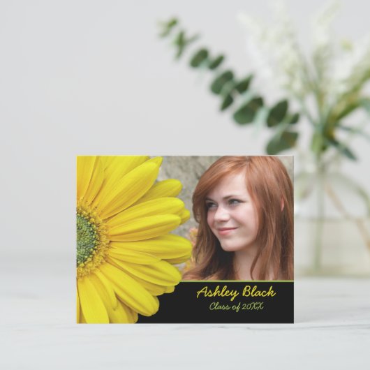 Geel Gerbera Daisy Flower Photo Afstuderen Kaart (Staand voorkant)