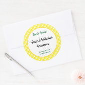 Geel geruit bewerkbaar retro-inmaaklabel ronde sticker (Envelop)