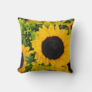 Geel geschilde zonnebloemen werpen kussen