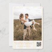 Geel Gestreepte Bloemenkroon Monogram Lente Trouwk Save The Date (Achterkant)