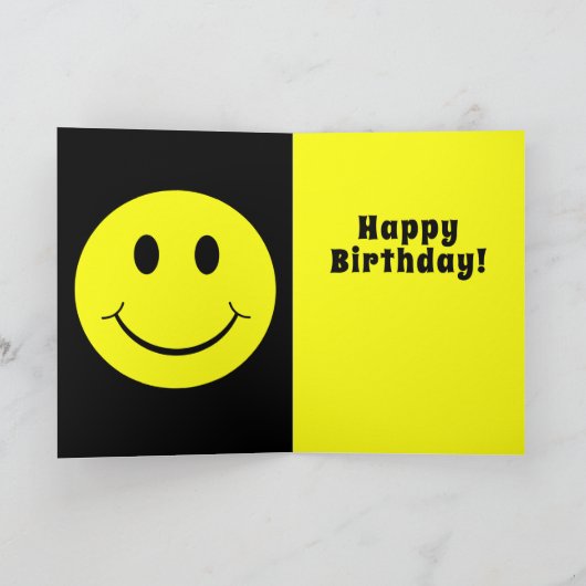 Geel gezicht glimlacht je verjaardag kaart (Binnen)