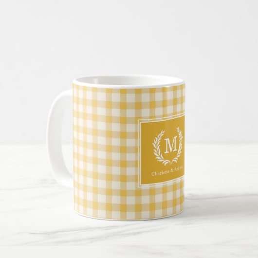 Geel Gingham Monogram Crest Custom Koffiemok (Voorkant links)