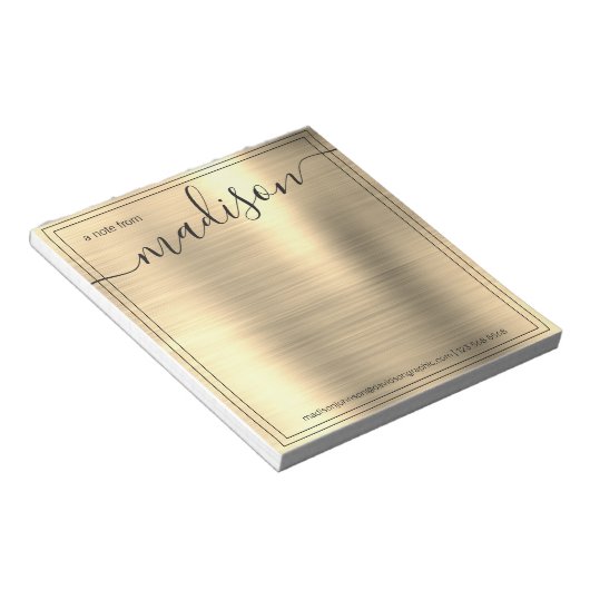 Geel goud, gepersonaliseerde naam op het bureau va notitieblok (Schuin)