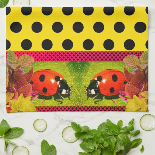 Geel goud W/ Polka Dots LadyBug Theedoek (Gevouwen)