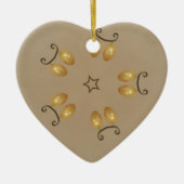 Geel gouden eierpatroon paaseieren bijtend beige keramisch ornament (Voorkant)
