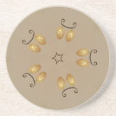 Geel gouden eierpatroon paaseieren bijtend beige zandsteen onderzetter (Voorkant)